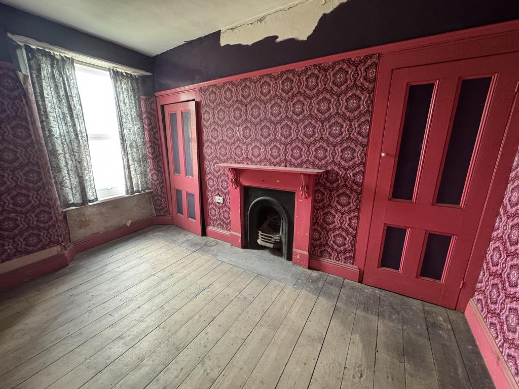 Lot: 113 - MID-TERRACE HOUSE FOR IMPROVEMENT - Bedroom two
